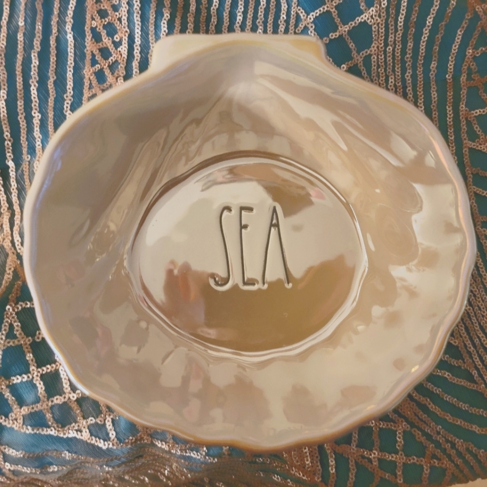 Rae Dunn Shell Bowl (1 large white iridescent)